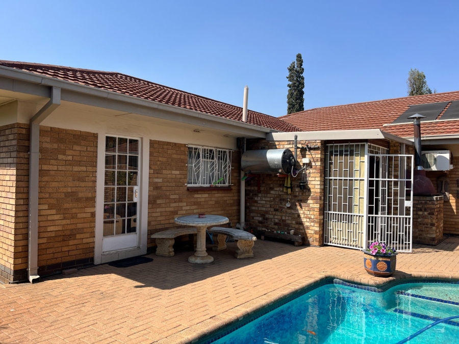 3 Bedroom Property for Sale in Potchefstroom South North West